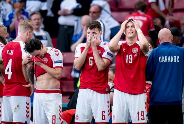 Simon Kjaer, Thomas Delaney, Andreas Christensen og Jonas Wind staar foran Christian Eriksen under EM landskampen mellem Danmark-Finland i Parken, Koebenhavn loerdag den 12. juni 2021. , Copenhagen Denmark *** Simon Kjaer, Thomas Delaney, Andreas Christensen and Jonas Wind stand in front of Christian Eriksen during the European Championship international match between Denmark Finland in the Park, Copenhagen Saturday 12 June 2021, Copenhagen Denmark  Copyright: Ritzau Scanpix LiselottexSabroex COP101 spdk20210612-191512-L