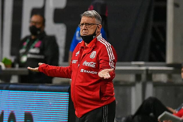ATLANTA, GA Ã JUNE 12: Mexico head coach Gerardo Martino gestures from the sideline during the International Friendly, LÃ¤nderspiel, Nationalmannschaft match between Honduras and Mexico on June 12th, 2021 at Mercedes-Benz Stadium in Atlanta, GA. (Photo by Rich von Biberstein Icon Sportswire) SOCCER: JUN 12 Mexico v Honduras Icon210612009