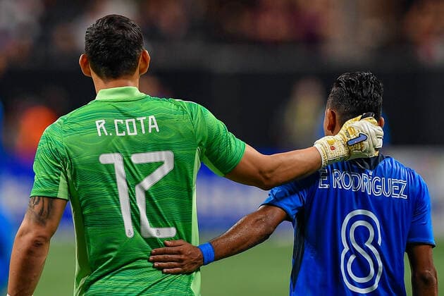 ATLANTA, GA Ã JUNE 12: Mexico goalkeeper Rodolfo Cota (12) and Honduras midfielder Edwin Rodriguez (8) show mutual respect during the International Friendly, LÃ¤nderspiel, Nationalmannschaft match between Honduras and Mexico on June 12th, 2021 at Mercedes-Benz Stadium in Atlanta, GA. (Photo by Rich von Biberstein Icon Sportswire) SOCCER: JUN 12 Mexico v Honduras Icon210612035