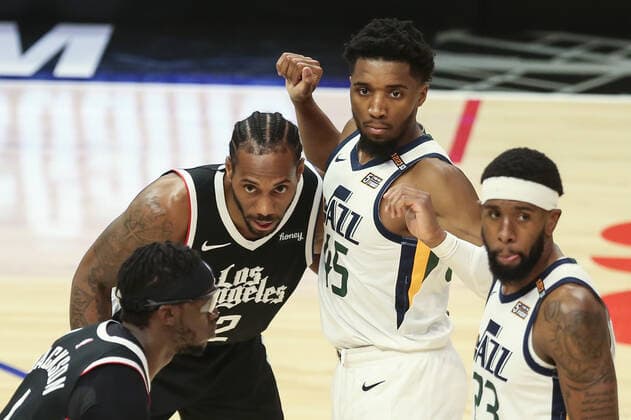 LOS ANGELES, CA - JUNE 12: LA Clippers forward Kawhi Leonard (2) faced up with Utah Jazz guard Donovan Mitchell (45) during game 3 of the second round of the NBA, Basketball Herren, USA Western Conference playoffs between the Utah Jazz and the Los Angeles Clippers on June 12, 2021, at Staples Center in Los Angeles, CA. (Photo by Jevone Moore Icon Sportswire) NBA: JUN 12 Western Conference Playoffs Second Round - Jazz at Clippers Icon210612019