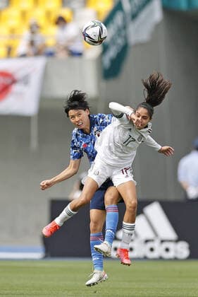 Football: Japan-Mexico women s friendly Saki Kumagai (L) of Japan and Alison Gonzalez of Mexico vie for the ball in the second half of an International Friendly, Länderspiel, Nationalmannschaft held as a warm-up for this summer s Tokyo Olympics, at Kanseki Stadium Tochigi in Utsunomiya, northeast of Tokyo, on June 13, 2021. Japan beat Mexico 5-1. 