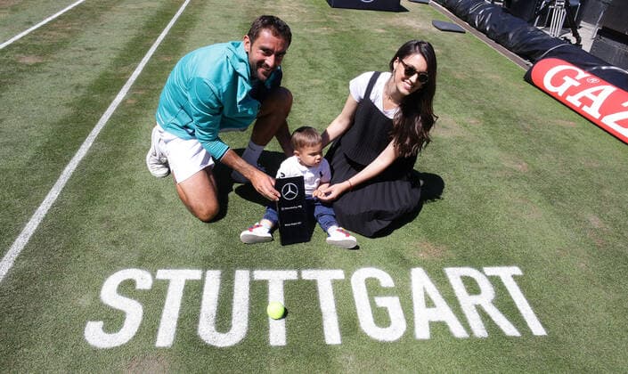 Stuttgart , Tennis MercedesCup 2021 , Finale , Sieger Marin Cilic ( CRO ) mit Frau Kristina und Sohn Baldo