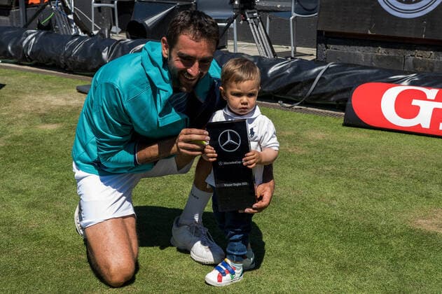 Der Sieger Marin Cilic (CRO) mit seinem Sohn Baldo. Deutschland, Stuttgart, 13.06.2021, Tennis, ATP250, MercedesCup 2021, Finale, Marin Cilic (CRO) - Felix Auger-Aliassime (CAN), TC Weissenhof Foto: A2 Bildagentur Peter Hartenfelser