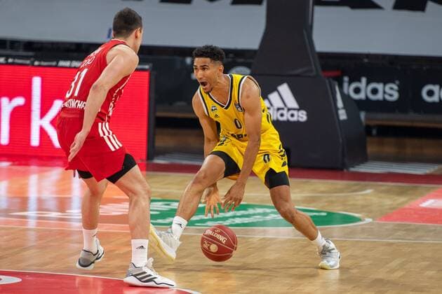 Zan Mark Sisko 31 (FC Bayern), Maodo Lo 0 (Alba Berlin), FC Bayern Basketball vs. Alba Berlin, BBL Playoffs, Finale, 13.06.2021 Muenchen Bayern Deutschland