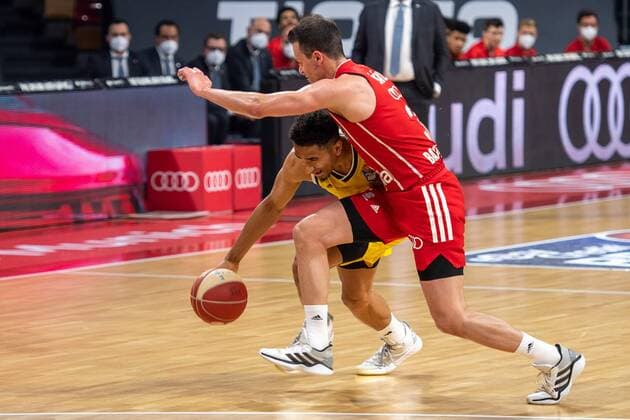 Maodo Lo 0 (Alba Berlin), Zan Mark Sisko 31 (FC Bayern), FC Bayern Basketball vs. Alba Berlin, BBL Playoffs, Finale, 13.06.2021 Muenchen Bayern Deutschland