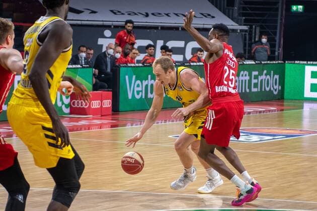 Luke Sikma 43 (Alba Berlin), JaJuan Johnson 25 (FC Bayern), FC Bayern Basketball vs. Alba Berlin, BBL Playoffs, Finale, 13.06.2021 Muenchen Bayern Deutschland
