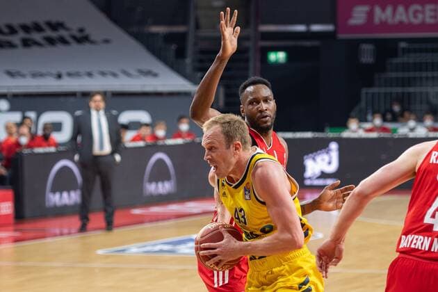 Luke Sikma 43 (Alba Berlin), JaJuan Johnson 25 (FC Bayern), FC Bayern Basketball vs. Alba Berlin, BBL Playoffs, Finale, 13.06.2021 Muenchen Bayern Deutschland