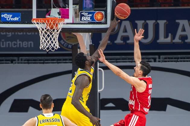 Christ Koumadje 21 (Alba Berlin), Nihad Djedovic 14 (FC Bayern), FC Bayern Basketball vs. Alba Berlin, BBL Playoffs, Finale, 13.06.2021 Muenchen Bayern Deutschland