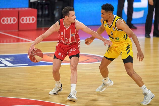 Basketball, BBL, 20210613, FC Bayern München - Alba Berlin. Im Bild Zan Mark SISKO (FC Bayern München, 31) und Maodo LO (Alba Berlin, 0). München Audi Dome Bayern Deutschland Copyright: Passion2Press MarkusxFischerx