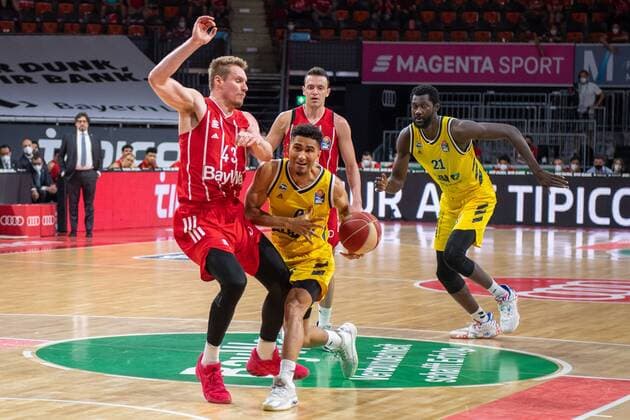 Leon Radosevic 43 (FC Bayern), Maodo Lo 0 (Alba Berlin), FC Bayern Basketball vs. Alba Berlin, BBL Playoffs, Finale, 13.06.2021 Muenchen Bayern Deutschland