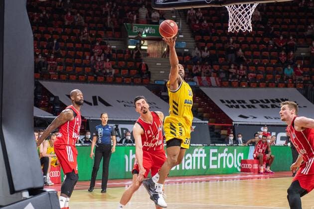Nihad Djedovic 14 (FC Bayern), Jayson Granger 33 (Alba Berlin), FC Bayern Basketball vs. Alba Berlin, BBL Playoffs, Finale, 13.06.2021 Muenchen Bayern Deutschland