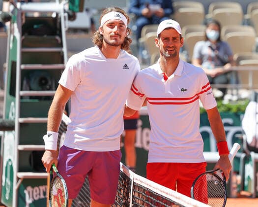 Stefanos Tsitsipas(lks) und Novak Djokovic (SRB) posen am Netz fuer ein Foto vor Spielbeginn, Herren Einzel Finale, Endspiel Tennis - French Open 2021 - Grand Slam - Roland Garros - Paris - - France - 13 June 2021. Copyright: xJuergenxHasenkopfx