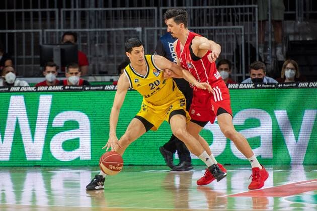 Simone Fontecchio 20 (Alba Berlin), Nihad Djedovic 14 (FC Bayern), FC Bayern Basketball vs. Alba Berlin, BBL Playoffs, Finale, 13.06.2021 Muenchen Bayern Deutschland