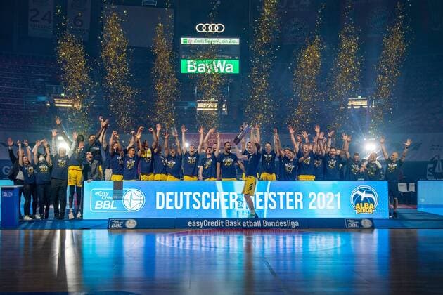 Siegesfeier Alba Berlin, FC Bayern Basketball vs. Alba Berlin, BBL Playoffs, Finale, 13.06.2021 Muenchen Bayern Deutschland