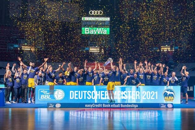 Siegesfeier Alba Berlin, FC Bayern Basketball vs. Alba Berlin, BBL Playoffs, Finale, 13.06.2021 Muenchen Bayern Deutschland