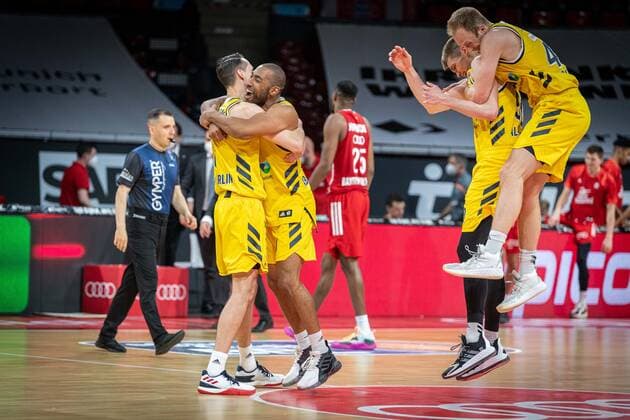 Basketball MÂ¸nchen 13.06.2021 1. Bundesliga easyCredit BBL Saison 2020 2021 Playoffs Finale Spiel 4 FC Bayern MÂ¸nchen - Alba Berlin Alba Berlin ist deutscher Meister 2021 Jubel