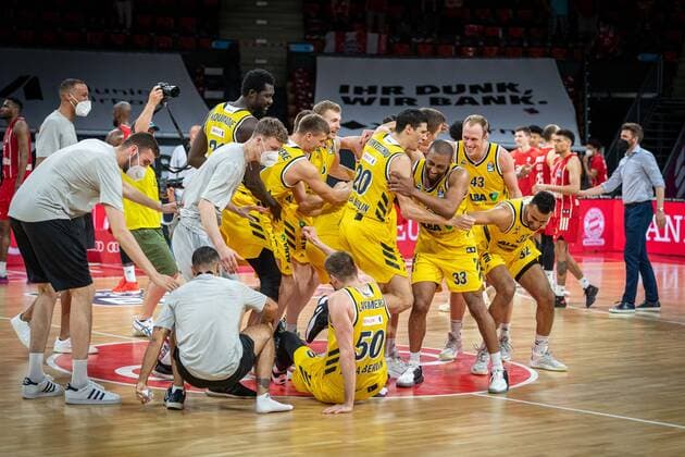 Basketball MÂ¸nchen 13.06.2021 1. Bundesliga easyCredit BBL Saison 2020 2021 Playoffs Finale Spiel 4 FC Bayern MÂ¸nchen - Alba Berlin Alba Berlin ist deutscher Meister 2021 Jubel