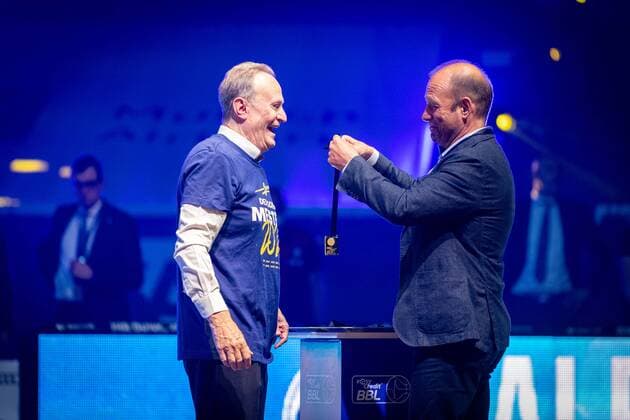 Sport Bilder des Tages Basketball MÂ¸nchen 13.06.2021 1. Bundesliga easyCredit BBL Saison 2020 2021 Playoffs Finale Spiel 4 FC Bayern MÂ¸nchen - Alba Berlin Alba Berlin ist deutscher Meister 2021 Aito Garcia Reneses (Alba Berlin, Trainer) Marco Baldi