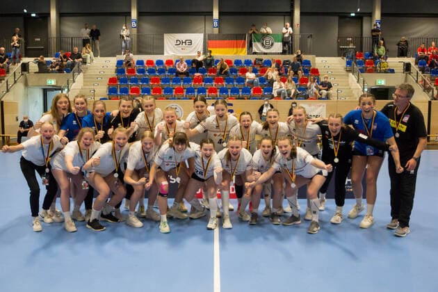 Handball Finale Siegerehrung weibliche B-Jugend - weibliche B-Jugend weibliche B-Jugend, Handball, weibliche B-Jugend Deutsche Meisterschaft, Saison 2020 2021, 13.06.2021 Hannover Copyright: xEibner-Pressefoto Jan-FredericxHelbigx