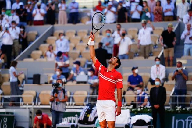 Sport Bilder des Tages Mandatory Credit: Photo by Javier Garcia BPI Shutterstock (12058233ip) Novak Djokovic celebrates winning the Men s Singles final French Open Tennis, Day Fifteen, Roland Garros, Paris, France - 13 Jun 2021 French Open Tennis, Day Fifteen, Roland Garros, Paris, France - 13 Jun 2021  Copyright: xJavierxGarcia BPI Shutterstockx 12058233ip