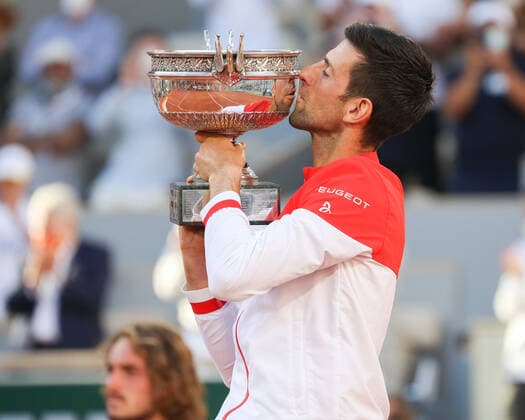 Sieger Novak Djokovic mit dem Pokal, Trophäe Herren Einzel Siegerehrung, Praesentation Tennis - French Open 2021 - Grand Slam - Roland Garros - Paris - - France - 13 June 2021. Copyright: xJuergenxHasenkopfx