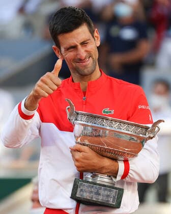 Sieger Novak Djokovic mit dem Pokal, Trophäe Herren Einzel Siegerehrung, Praesentation Tennis - French Open 2021 - Grand Slam - Roland Garros - Paris - - France - 13 June 2021. Copyright: xJuergenxHasenkopfx