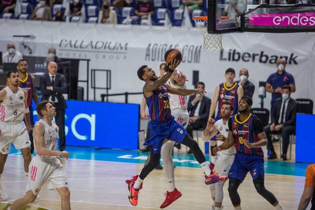 Spain: Real Madrid - FC Barcelona, Barca Cory Higgins (center) during FC Barccelona victory over Real Madrid (75 - 89) in Liga Endesa finals series (game 1) celebrated in Madrid (Spain) at Wizink Center. June 13th 2021. Madrid Madrid Spain WiZink Center Copyright: JuanxCarlosxGarcíaxMate