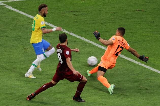Neymar Jr of Brazil disputes a ball with Joel Graterol of Venezuela today, in a match of the Copa America between the teams of Brazil and Venezuela at the Mane Garrincha Stadium in Brasilia, Brazil, 13 June 2021. Brazil - Venezuela !ACHTUNG: NUR REDAKTIONELLE NUTZUNG!  Copyright: xJoedsonxAlvesx AMDEP4147 20210614-637592306940854898