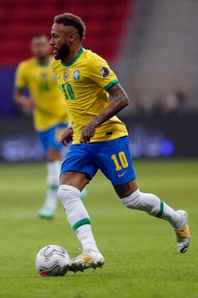 (210614) -- BRASILIA, June 14, 2021 -- Brazil s Neymar controls the ball during the Group B match between Brazil and Venezuela at the 2021 Copa America in Brasilia, Brazil, June 13, 2021. Lucio Tavora) (SP)BRAZIL-BRASILIA-FOOTBALL-COPA AMERICA-BRAZIL VS VENEZUELA e LUCIOxTAVORA 