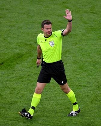 FUSSBALL Euro 2021 GRUPPE C Spiel 5 Niederlande - Ukraine 13.06.2021 Schiedsrichter Felix Brych
