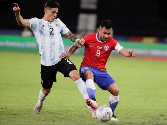Argentina s Lucas Martinez Quarta in action against Chile s Jean Meneses (R), during a Copa America match at the Nilton Santos Olympic Stadium in Rio de Janeiro, Brazil, 14 June 2021. Argentina - Chile !ACHTUNG: NUR REDAKTIONELLE NUTZUNG!  Copyright: xANTONIOxLACERDAx AMDEP4159 20210614-637593096191508205