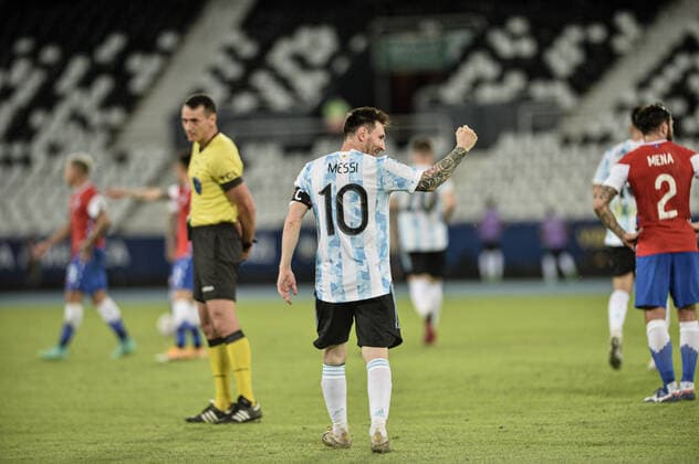 Argentina x Chile RIO DE JANEIRO, RJ - 14.06.2021: ARGENTINA X CHILE - Messi scores during the match between Argentina and Chile, valid for the first round of Copa America Brazil 2021, held at Nilton Santos Stadium, Rio de Janeiro RJ, this Monday (14). (Photo: Nayra Halm Fotoarena) x2079460x  NayraxHalm