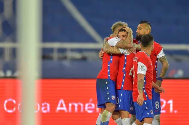 Futbol, Argentina vs Chile. Copa America Brasil 2021. Los jugadores de la seleccion chilena celebran su gol contra Argentina durante el partido del grupo A de la Copa America disputado en el estadio Nilton Santos de Rio de Janeiro, Brasil. 14 06 2021 Thiago Ribeiro AGIF Photosport Football, Argentina vs Chile. 2021 Brazil Copa America Championship. Chile s players celebrate after scoring against Argentina during the Copa America Championship held at the Nilton Santos stadium in Rio de Janeiro, Brazil. 14 06 2021 Thiago Ribeiro AGIF Photosport Argentina vs Chile, Copa America 2021