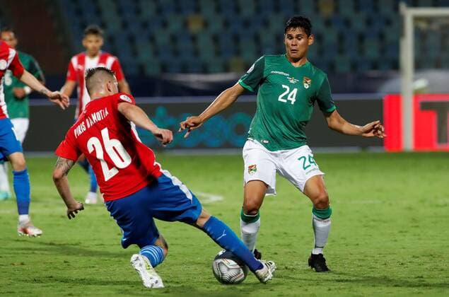 Robert Piris of Paraguay disputes a ball with Jaume Cuellar of Bolivia today, in a match of group B of the Copa America between the teams of Paraguay and Bolivia at the Olympic Stadium in Goiania, Brazil 14 June 2021. Paraguay - Bolivia !ACHTUNG: NUR REDAKTIONELLE NUTZUNG!  Copyright: xALBERTOxVALDESx AME5766 20210615-637593231487677158