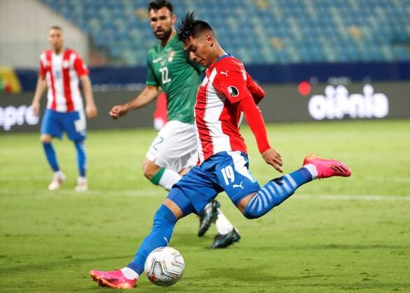 Santiago Arzamendia of Paraguay kicks a ball today, in a match of group B of the Copa America between the teams of Paraguay and Bolivia at the Olympic Stadium in Goiania, Brazil 14 June 2021. Paraguay - Bolivia !ACHTUNG: NUR REDAKTIONELLE NUTZUNG!  Copyright: xALBERTOxVALDESx AME5772 20210615-637593241360986195