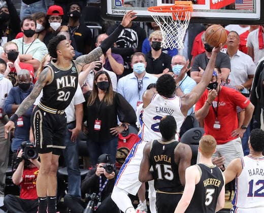 June 14, 2021, Atlanta, GA, USA: Atlanta Hawks players John Collins (from left), Clint Capela, and Kevin Huerter look on as Philadelphia 76ers Joel Embiid misses his layup with 8.2 seconds left in game 4 of their NBA, Basketball Herren, USA Eastern Conference semifinals series on Monday, June 14, 2021, in Atlanta. The Hawks held on to beat the 76ers 103-100 to tie the series 2-2. Atlanta USA - ZUMAm67_ 0121512618st Copyright: xCurtisxComptonx
