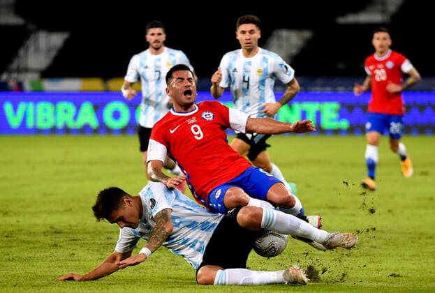 RIO DE JANEIRO, BRAZIL - JUNE 14: Jean Meneses of Chile competes for the ball with Lucas Martinez Quarta of Argentina ,during the match between Argentina and Chile as part of Conmebol Copa America Brazil 2021 at Estadio Olimpico Nilton Santos on June 14, 2021 in Rio de Janeiro, Brazil. SPO, SOC, FOC, FOI, ICH 