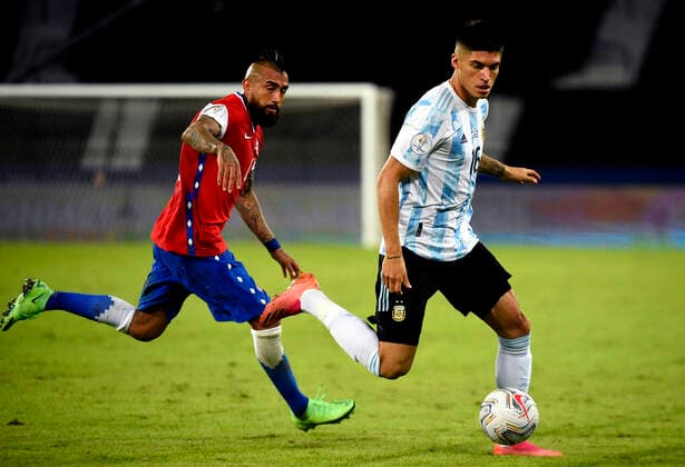 RIO DE JANEIRO, BRAZIL - JUNE 14: Joaquin Correa of Argentina competes for the ball with Arturo Vidal of Chile ,during the match between Argentina and Chile as part of Conmebol Copa America Brazil 2021 at Estadio Olimpico Nilton Santos on June 14, 2021 in Rio de Janeiro, Brazil. SPO, SOC, FOC, FOI, ICH 