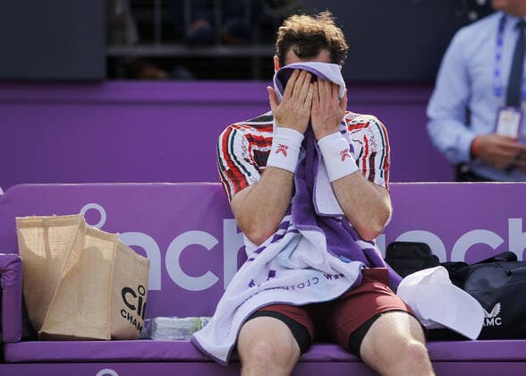 Sport Bilder des Tages Mandatory Credit: Photo by Ella Ling BPI Shutterstock (12074706ct) Andy Murray of GBR feels the emotion following his win Cinch Championships, Day Two, Tennis, Queens Club, London, UK - 15 June 2021 EDITORIAL USE ONLY No use with unauthorised audio, video, data, fixture lists, club league logos or live services. Online in-match use limited to 120 images, no video emulation. No use in betting, games or single club league player publications. Cinch Championships, Day Two, Tennis, Queens Club, London, UK - 15 June 2021 EDITORIAL USE ONLY No use with unauthorised audio, video, data, fixture lists, club league logos or live services. Online in-match use limited to 120 images, no video emulation. No use in betting, games or single club league player publications.  Copyright: xEllaxLing BPI Shutterstockx 12074706ct