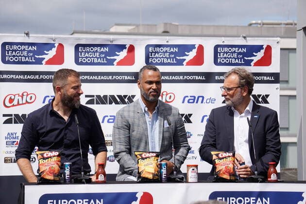 Bilder des Jahres 2021, Sport 06 Juni Sport Themen der Woche KW24 Sport Bilder des Tages Football I Herren I Saison 2021 I European League of Football I ELF I Pressekonferenz I 15.06.2021 v.l.: Zeljko Karajica (Manager ELF), Patrick Esume (Commissioner ELF) und Alexander Rösner (Sportchef ran) Hamburg Hamburger Ding, Nobistor Hamburg Deutschland *** Football I Men I Season 2021 I European League of Football I ELF I Press Conference I 15 06 2021 f l Zeljko Karajica Manager ELF , Patrick Esume Commissioner ELF and Alexander Rösner Sportchef ran Hamburg Hamburger Ding, Nobistor Hamburg Germany Copyright: xLobeca RolandxKenzox