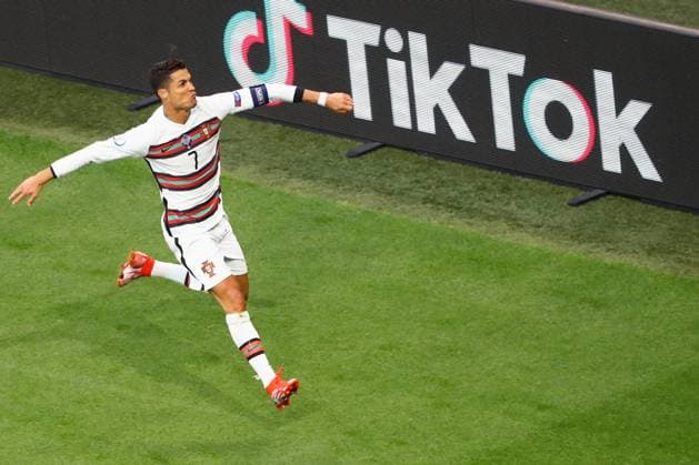 Sport Bilder des Tages BUDAPEST, HUNGARY - JUNE 15: Cristiano Ronaldo from Portugal celebrates after scoring from a penalty during the UEFA EURO, EM, Europameisterschaft,Fussball 2020 Championship Group F match between Hungary and Portugal on June 15, 2021 in Budapest, Hungary. SPO, SOC, FOI 
