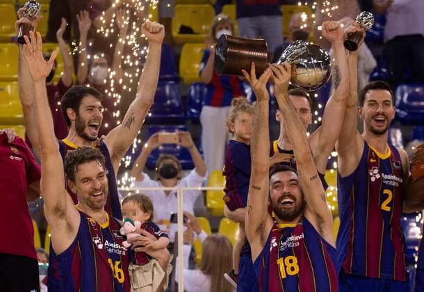 FC Barcelona, Barca players celebrate after winning the Spanish League championship at the end of the final s second match against Real Madrid at Palau Blaugrana in Barcelona, Spain, 16 June 2021. FC BARCELONA - REAL MADRID !ACHTUNG: NUR REDAKTIONELLE NUTZUNG!  Copyright: xEnricxFontcubertax GRAF1185 20210616-637594010895464879