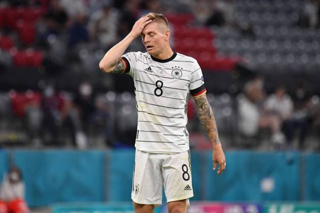 Sport Themen der Woche KW24 Sport Bilder des Tages Toni KROOS (GER), Enttaeuschung,Frust,enttaeuscht, frustriert,niedergeschlagen, Aktion,Einzelbild,angeschnittenes Einzelmotiv,Halbfigur,halbe Figur, Gruppenphase,Vorrunde Gruppe F, Spiel M12, Frankreich (F) - Deutschland (GER) 1-0 am 15.06.2021 in Muenchen Fussball Arena (Alliianz Arena). Fussball EM 2020 vom 11.06.2021-11.07.2021.