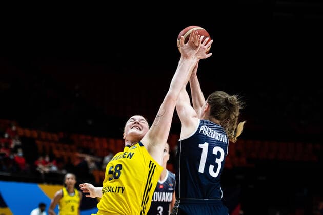 210617 Alice Nyström of Sweden during of the FIBA Women s Eurobasket match between Sweden and Slovakia on June 17, 2021 in Valencia. Photo: Maxim ThorÃ BILDBYRAN kod MT MT0187 basket basketball national team, Nationalteam fiba women s eurobasket basket-em sverige sweden slovakien slovakia dam bbeng dag 1 day 1 Copyright: MAXIMxTHORE BB210617MT027