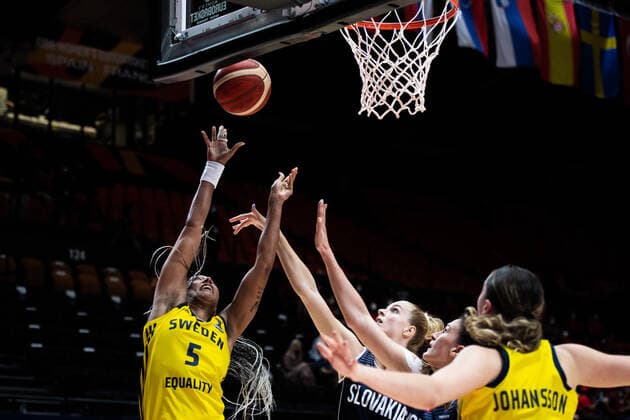 210617 Kalis Loyd of Sweden during of the FIBA Women s Eurobasket match between Sweden and Slovakia on June 17, 2021 in Valencia. Photo: Maxim ThorÃ BILDBYRAN kod MT MT0187 basket basketball national team, Nationalteam fiba women s eurobasket basket-em sverige sweden slovakien slovakia dam bbeng dag 1 day 1 Copyright: MAXIMxTHORE BB210617MT031