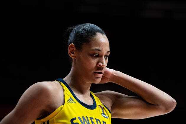 210617 Nathalie Fontaine of Sweden during of the FIBA Women s Eurobasket match between Sweden and Slovakia on June 17, 2021 in Valencia. Photo: Maxim ThorÃ BILDBYRAN kod MT MT0187 basket basketball national team, Nationalteam fiba women s eurobasket basket-em sverige sweden slovakien slovakia dam bbeng dag 1 day 1 Copyright: MAXIMxTHORE BB210617MT035