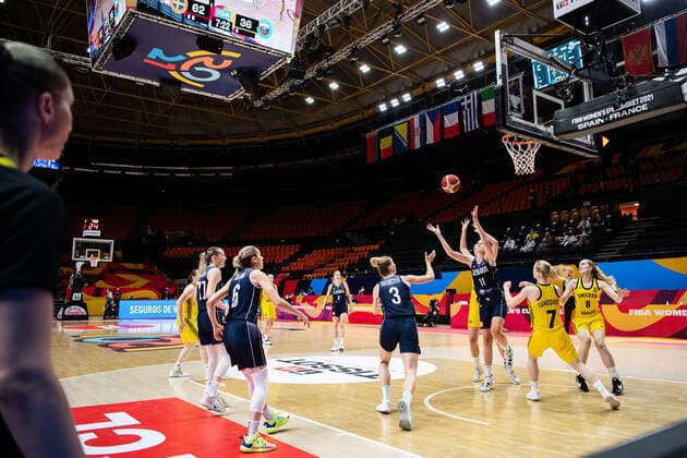210617 Sabia Oroszova of Slovakia against Klara Lundquist and Ellen Nyström of Sweden during of the FIBA Women s Eurobasket match between Sweden and Slovakia on June 17, 2021 in Valencia. Photo: Maxim ThorÃ BILDBYRAN kod MT MT0187 basket basketball national team, Nationalteam fiba women s eurobasket basket-em sverige sweden slovakien slovakia dam bbeng dag 1 day 1 Copyright: MAXIMxTHORE BB210617MT059