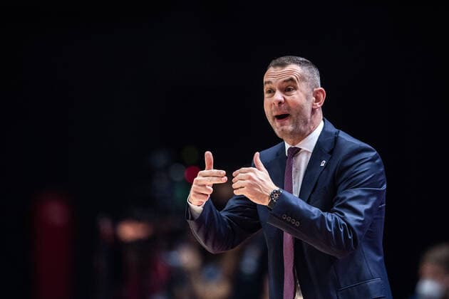 210617 Head coach Juraj Suja of Slovakia during of the FIBA Women s Eurobasket match between Sweden and Slovakia on June 17, 2021 in Valencia. Photo: Maxim ThorÃ BILDBYRAN kod MT MT0187 basket basketball national team, Nationalteam fiba women s eurobasket basket-em sverige sweden slovakien slovakia dam bbeng dag 1 day 1 Copyright: MAXIMxTHORE BB210617MT080