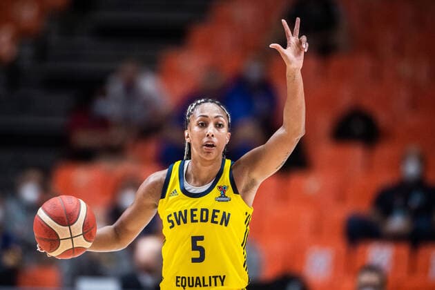 210617 Kalis Loyd of Sweden during of the FIBA Women s Eurobasket match between Sweden and Slovakia on June 17, 2021 in Valencia. Photo: Maxim ThorÃ BILDBYRAN kod MT MT0187 basket basketball national team, Nationalteam fiba women s eurobasket basket-em sverige sweden slovakien slovakia dam bbeng dag 1 day 1 Copyright: MAXIMxTHORE BB210617MT081