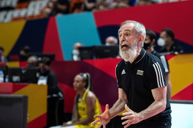 210617 Head coach Marco Crespi of Sweden during of the FIBA Women s Eurobasket match between Sweden and Slovakia on June 17, 2021 in Valencia. Photo: Maxim ThorÃ BILDBYRAN kod MT MT0187 basket basketball national team, Nationalteam fiba women s eurobasket basket-em sverige sweden slovakien slovakia dam bbeng dag 1 day 1 Copyright: MAXIMxTHORE BB210617MT088